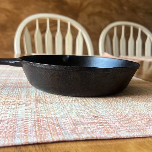 Cast Iron Skillet 6” short handle - Picture 4 of 5